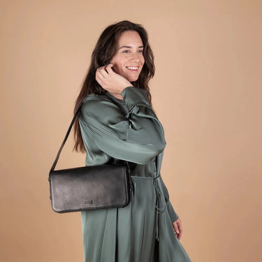 Gina-Tasche – schwarzes klassisches Leder 