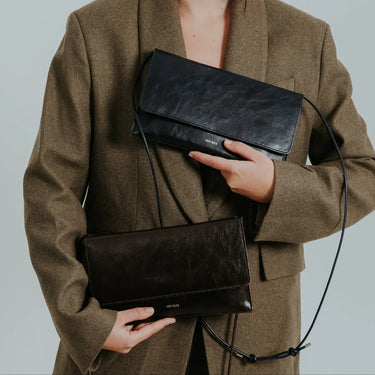 Pochette AKThin - Shiny Nappa Navy