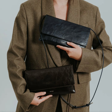 Pochette AKThin - Shiny Nappa Moka