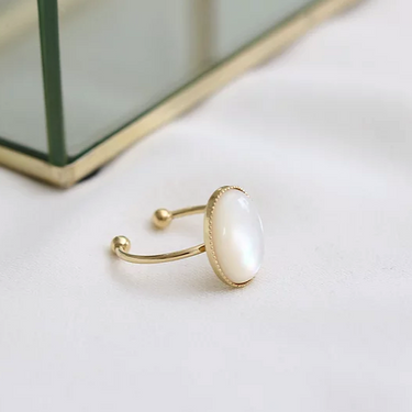 Large Louise ring - mother-of-pearl white