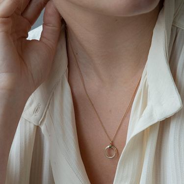 Necklace Against Maxi Pendant